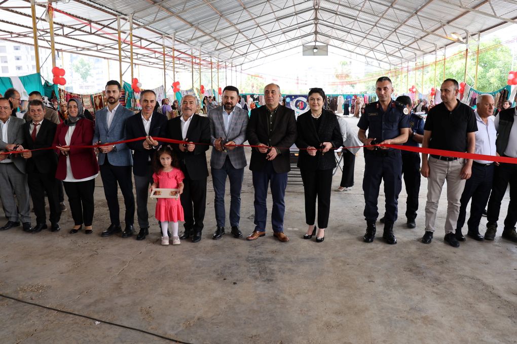 Kaymakamımız Turgay İlhan ve Eşi İlkay İlhan Hanımefendi Hayat Boyu Öğrenme Şenliği’nin Açılışını Yaptı.